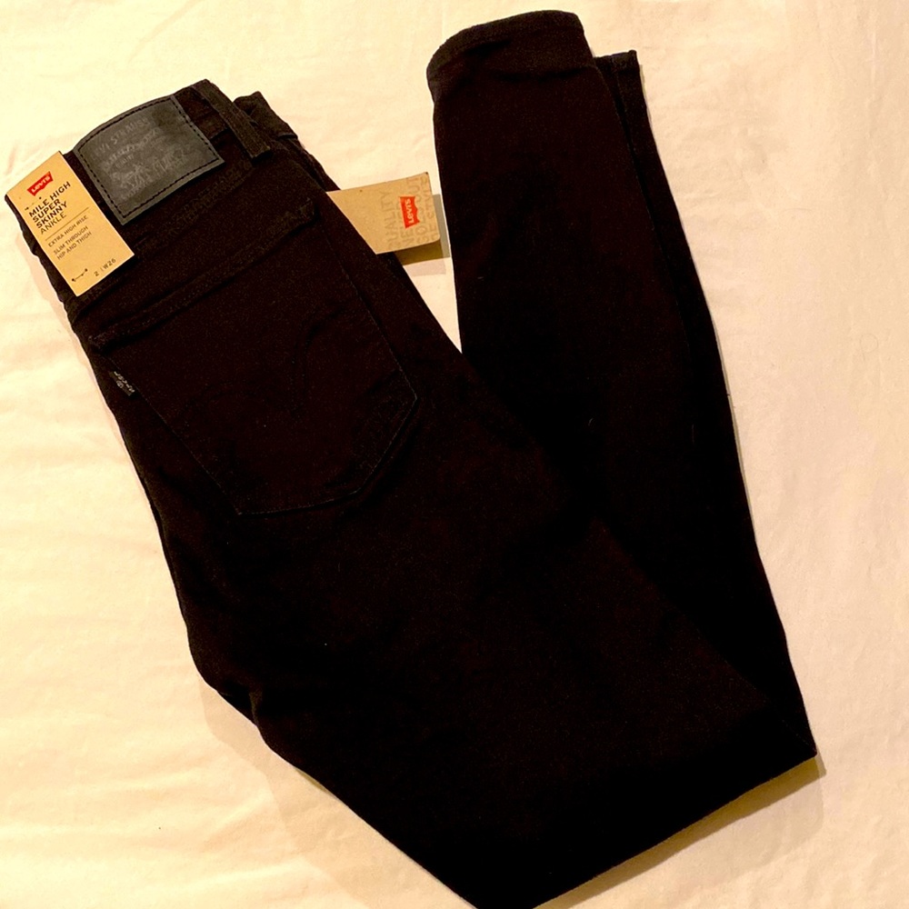 Super cute mile high waist super skinny ankle ripped black Levi’s, 2, NWT